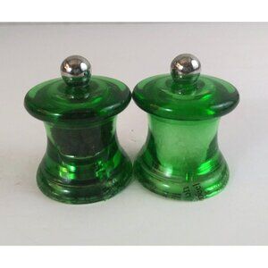 New 2005 Jo-Ann Holiday Green Plastic 2.25" Salt & Pepper Shakers Sealed No Box